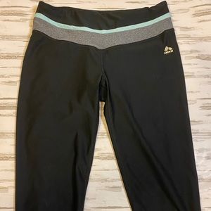 Reebok Work/Yoga Capri Pants Size Medium